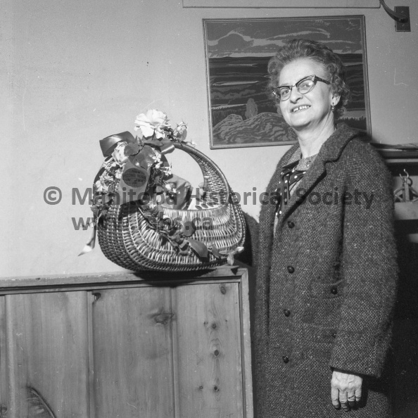 Photographer: Tashiro
November 13, 1970
Welcome Wagon
Welcome Wagon - Mrs. B. D. Jones
Mrs. Bruce Jones, Portage la Prairie's Welcome Wagon hostess with her hostess basket of gifts, cards and general information. Mrs. Jones visits newcomers to the city, brides and new mothers. VP-1-01056-002.jpg